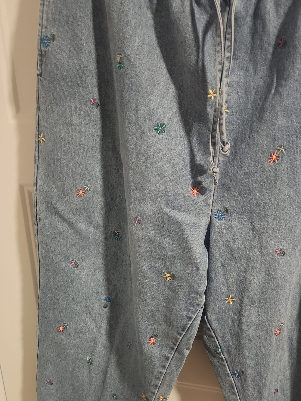 Embroidered Jeans - Picture 2 of 5